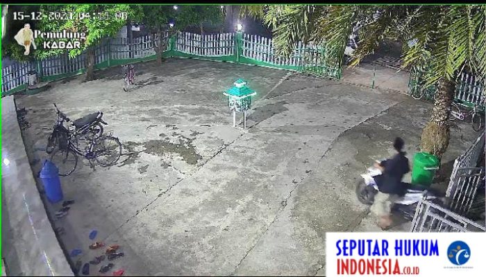 Maling Di Masjid Kemoning Terekam Kamera Cctv Gondol Dua Motor Sekaligus