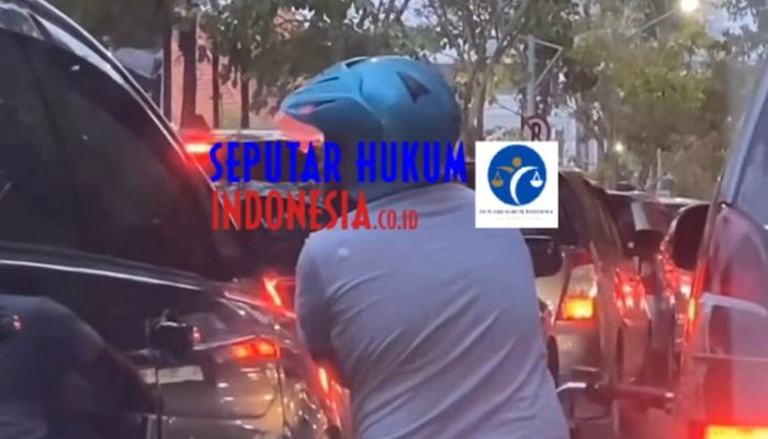 Satpol PP Surabaya Buru Preman Pengetuk Kaca Mobil Yang Minta Uang Di Jalanan Surabaya