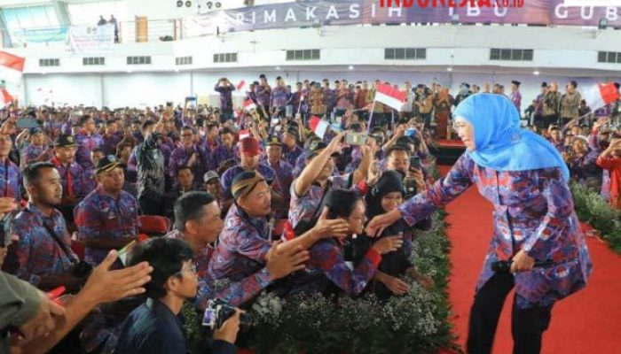 Gubernur Khofifah Dinobatkan Sebagai Ibu Perangkat Desa Jatim Dari PPDI