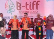 Delapan Negara Semaraakan Pembukaan Bojonegoro Thengul International Folklore Festival