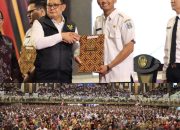 Pj. Gubernur Jatim Serahkan SK PPPK Pemprov Jatim Formasi Tahun 2023