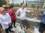 Wali Kota Surabaya Eri Cahyadi menyatakan komitmennya dalam menuntaskan persoalan banjir di Kota Pahlawan