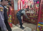 Polisi Lakukan Sterilisasi Klenteng Tjoe Hwie Kiong Kota Kediri, Jamin Keamanan Perayaan Imlek 2576 Kongzili