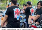 (SMM) Rentcar Surabaya berbagi takjil gratis sebagai bentuk Rasa Sukur di bulan suci Ramadhan.