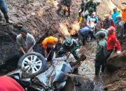 Kodim 0815/Mojokerto Terjunkan Tim untuk Evakuasi Korban Longsor di Pacet