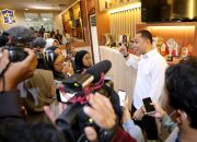 Kasus Dugaan Penahanan Ijazah, Wali Kota Eri Cahyadi Dampingi Karyawan Lapor ke Polisi
