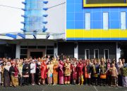 Peringati Hari Kartini, Pegawai Diskominfo Jatim Apel Pagi Kenakan Baju Adat